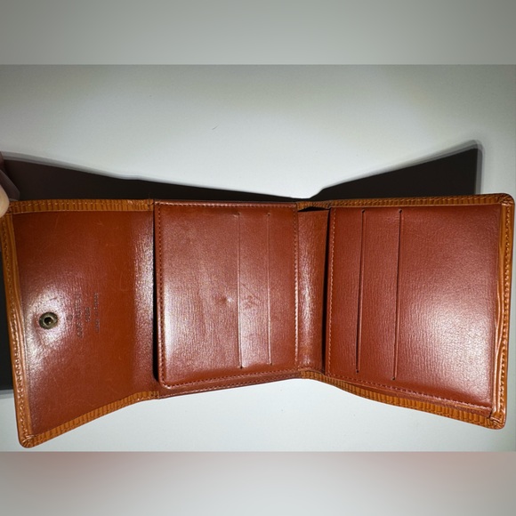 Louis Vuitton Epi Leather Elise Gold Wallet - Picture 4 of 13